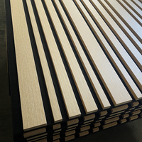 Panneau acoustique en bois naturel à lattes, panneau mural acoustique en feutre PET, panneau décoratif absorbant le son pour bureau, hôtel, maison