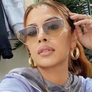 Nouveauté 2021, lunettes de soleil de luxe uniques avec des teintes dégradées, UV400, lunettes de soleil carrées irrégulières et creuses pour femmes - Product Image 2