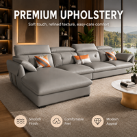 Canapé d'angle gris aspect cuir avec chaise longue, dossier capitonné et appuie-tête rembourrés pour salon, hôtel, appartement