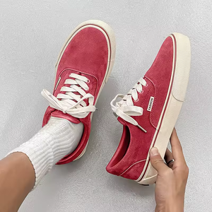 รองเท้าผ้าใบคุณภาพสูง ดีไซน์ทันสมัยสำหรับนักเรียน รองเท้าลำลองสไตล์เรโทรสำหรับผู้ชายและผู้หญิง เหมาะสำหรับเดินเล่น - Product Image 4