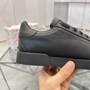 Zapatillas deportivas transpirables, antideslizantes, multifuncionales y elegantes. Zapatos para caminar personalizados diseñados por diseñadores de renombre - Product Image 3