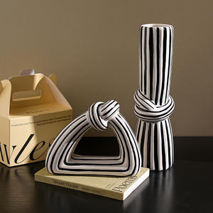 Jarrones de flores de rayas lisas de cerámica que dan forma a mano modernos de alta calidad Jarrón de cerámica blanco y negro <span class=keywords><strong>Mate</strong></span> - Product Image 4