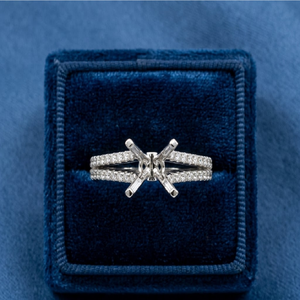 Hermoso Anillo de Oro Blanco Sólido de 18K con Montura Semimontada de Tallo Dividido y Detalles de 4 Puntas para Diamantes Certificados, Joyería Fina al por Mayor - Product Image 1