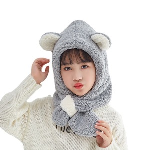 Vente en gros Foulard et chapeau chauds pour enfants en polyester et cachemire Motif petit ours Chapeau chaud avec écharpe pour l'hiver et l'extérieur - Product Image 1