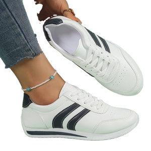 Nouvelles chaussures de sport décontractées à lacets transfrontalières, semelles souples, polyvalentes, plates et antidérapantes, baskets blanches - Product Image 1