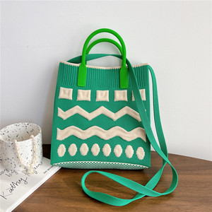 Sac de téléphone portable Double couleur Mini sac à bandoulière pour femme est petit et mignon sac à main tricoté - Product Image 4
