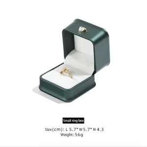 Caja de embalaje de anillo de joyería de corona de cuero PU verde oscuro de lujo logotipo personalizado caja de regalo de anillo único para paquete