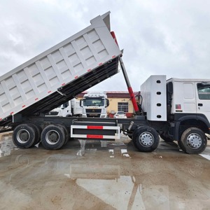 Produzione Professionale di <span class=keywords><strong>Camion</strong></span> Ribaltabili Howo NX 8x4 a 12 Ruote per Lavori di Trasporto in Cave e Miniere - Product Image 1