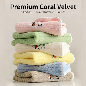 Serviette <span class=keywords><strong>de</strong></span> <span class=keywords><strong>bain</strong></span> pour enfants en velours corail super absorbant, motif <span class=keywords><strong>canard</strong></span> brodé, avec boucle <span class=keywords><strong>de</strong></span> suspension pour la maison et la salle <span class=keywords><strong>de</strong></span> <span class=keywords><strong>bain</strong></span> - Product Image 2