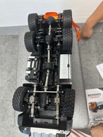 Huina 1598 Camión Volquete de Metal de Aleación con Control Remoto 1:14, Plataforma Elevadora Realista, Vehículo de Ingeniería RC, Estuche Portátil, Juguete de Colección