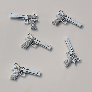 Pendentif en alliage de zinc en forme de pistolet pour la fabrication de colliers GJ163, apprêts de bijoux rectangulaires plaqués - Product Image 1