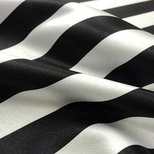Nappes de table modernes et élégantes 100% polyester, noires et blanches, à rayures rondes et rectangulaires, pour fêtes, mariages, décorations de Noël - Product Image 4