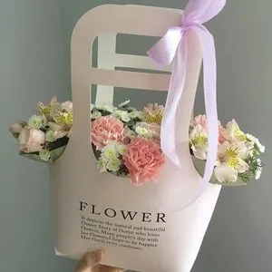 أكياس هدايا ورقية مخصصة مقاومة للماء من ورق الكرافت للزهور في عيد الحب صندوق تغليف زهور الورد