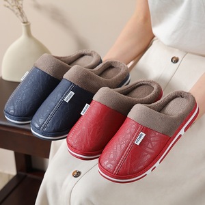 Chaussons d'intérieur chauds en cuir PU et fourrure pour femmes et hommes, à bout fermé, antidérapants, pour l'hiver et l'automne - Product Image 1