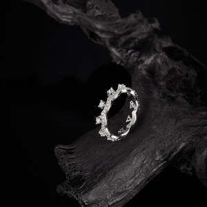 แหวนเพชรโมอิสซาไนต์ทรงกลมแบบ Eternity Band เงินแท้ 925 ชุบโรเดียม ประดับเพชรแบบ Pave Setting สำหรับผู้หญิง สไตล์โรแมนติก เหมาะสำหรับเป็นแหวนหมั้น - Product Image 4