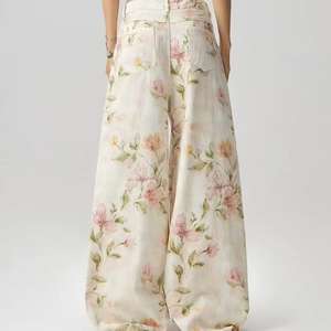 ZEYA Jeans de pierna ancha con estampado floral para mujer Pantalones casuales de mezclilla de acuarela beige de cintura alta - Product Image 2