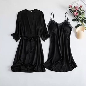 Ensemble de pyjama en satin deux pièces sexy coussinets de poitrine et chemise de nuit en dentelle - Product Image 4