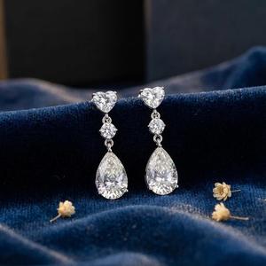 Pendientes Largos de Diamantes en Forma de Lágrima - Oro de 9k, 14k, 18k - Product Image 1