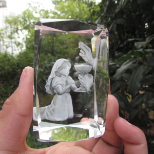 Cubo de Cristal Colorido con Grabado 3D, Recuerdos de Primera Comunión con Base de Luz LED - Product Image 2