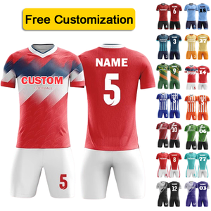 Maillot de football personnalisé avec logo, motifs et numéros pour hommes, de haute qualité, respirant, pour la compétition d'équipe et l'entraînement - Product Image 1