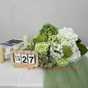 Centros de Mesa Personalizados con Elegantes Bolas de Flores de Hortensia de Seda Hechas a Mano en Blanco y Verde de 30 cm, 40 cm y 80 cm para Decoración de Bodas - Product Image 2