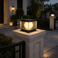 Lampadaire de jardin moderne avec panneaux à motifs montagneux pour poteaux de portail de villa