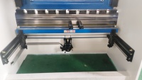 Presse plieuse hydraulique CNC de 80 tonnes et 2500 mm pour la pliage et le façonnage automatiques de tôles en métal, acier inoxydable, alliage, fer et aluminium