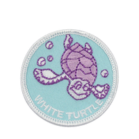 Badge en tissu personnalisé brodé de fleurs et d'abeilles avec perles