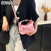 Sac mini-oreiller en PU imprimé cerises avec fermoir métallique et sangle réglable pour femmes, idéal pour les tenues quotidiennes et les soirées – Fabrication OEM