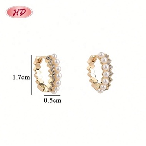 Aretes de Aro con Perlas Onduladas Hengdian, Circonia Blanca, Chapado en Oro de 18K, Latón, de Fábrica - Product Image 5