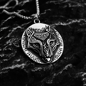 Collar con Colgante de Lobo Celta de Acero Inoxidable para Hombre, Estilo Nórdico Vintage, Diseño Geométrico con Temática Animal, Joyería de Regalo - Product Image 2