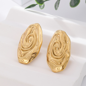 Pendientes de Aro de Acero Inoxidable con Flores Personalizadas de Alta Calidad, Chapados en Oro, Diseño Hueco, Juego de Joyería Resistente al Agua - Product Image 5