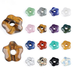 Atacado: Contas de Cristal Polido de 15mm com Flores Esculpidas de Pedra Preciosa Natural e Cinco Pétalas com Furo para Joias DIY - Product Image 2