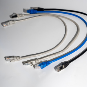 DSブランド 90度エルボ RJ45 <span class=keywords><strong>CAT6</strong></span> UTP PVCジャケット CE認証 銅導体 24-32AWG 8芯 ネットワークパッチコード - Product Image 3