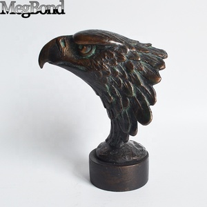 Figurines décoratives durables en fonte de métal, têtes d'animaux (faucon et aigle), petites sculptures pour le bureau et cadeaux de fêtes - Product Image 3