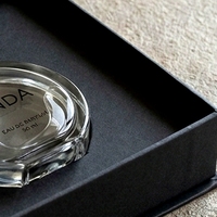 Boîte à parfum rigide réutilisable de style livre noir magnétique personnalisée avec présentation en boîte cadeau pour emballage de parfum personnalisé