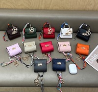 Pendentif Sac Mini Maison Tendance Très Vendu, Pendentif Sac Écouteurs Rouge à Lèvres, Porte-clés Voiture, Cadeau Femme, Vente en Gros