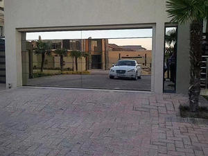 <span class=keywords><strong>Porte</strong></span> de <span class=keywords><strong>garage</strong></span> moderne de 3,66 m de large en alliage d'aluminium noir miroir, verre trempé, étanche, robuste, électrique, pour villas - Product Image 2