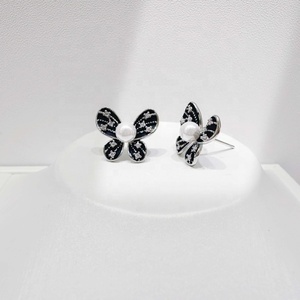 Precio de fábrica, pendientes de plata 925, coloridos, de verano, finos, para niñas, vintage, negros, únicos, con esmalte, flor, mariposa, perla. - Product Image 1