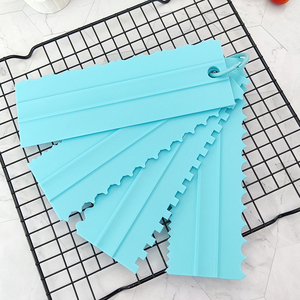 Set di Raschietti <span class=keywords><strong>per</strong></span> Decorazione Torte con Denti Lunghi, Taglierina <span class=keywords><strong>per</strong></span> Impasto, Spatola Lisciante, Utensili <span class=keywords><strong>per</strong></span> Pasticceria e Glassatura - Product Image 3