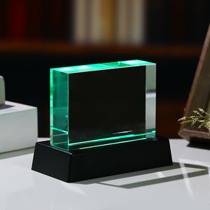 Vente en gros de cubes <span class=keywords><strong>photo</strong></span> en cristal K9 2D au laser, 7*3*10cm, bloc rectangulaire en <span class=keywords><strong>verre</strong></span> vierge, gravure <span class=keywords><strong>3D</strong></span>, cadeaux <span class=keywords><strong>avec</strong></span> base LED noire - Product Image 3