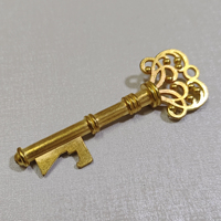 Pendentifs et ornements personnalisés en alliage de zinc, pendentif plaqué or avec logo de clé en métal personnalisé