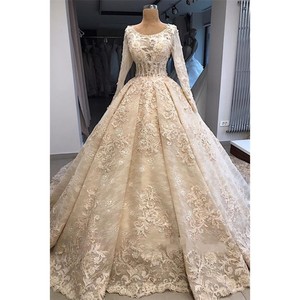 Vestido de boda de lujo de manga larga, con encaje y cuentas - Product Image 1