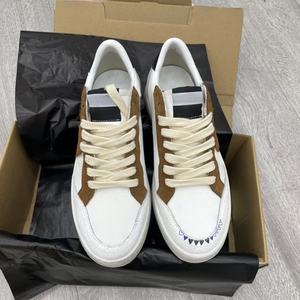 Chaussures de sport respirantes et antidérapantes en tissu de coton de qualité supérieure, avec empeigne en duvet d'oie blanc, confortables, style designer Gold Dirtywalking. - Product Image 2