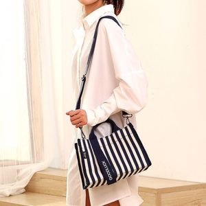 Sac à bandoulière fourre-tout décontracté pour femme, sac à main de créateur en toile réutilisable grande capacité pour le shopping et la plage avec fermeture éclair - Product Image 2