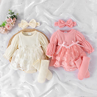 Robe barboteuse à manches longues en dentelle pour bébé fille BX657 avec bandeau à nœud et chaussettes assorties