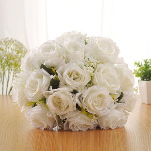 Ramo de Rosas Artificiales Románticas para Novia, Ramo de Dama de Honor para Boda - Product Image 3