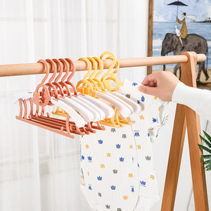 Porte-vêtements extensible en plastique pour enfants et bébés, séchoir à linge multifonctionnel pour bébés, forme rectangulaire, sur pied - Product Image 1