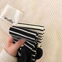 Prix usine Nouveauté 3D Cartoon Designs Noir et Blanc Couleurs Accepter Custom Made Femmes Chaussettes Mignonnes