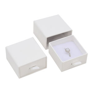 Изготовленный на заказ логотип бумажный выдвижной ящик коробка ювелирные изделия Упаковочные кольца подарок белый картон ювелирные изделия упаковочные коробки с ручкой - Product Image 1